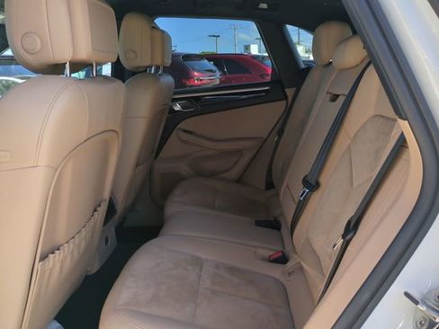 Used 2021 Porsche Macan image 15