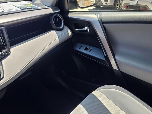 Used 2016 Toyota RAV4 XLE AWD/4WD image 40