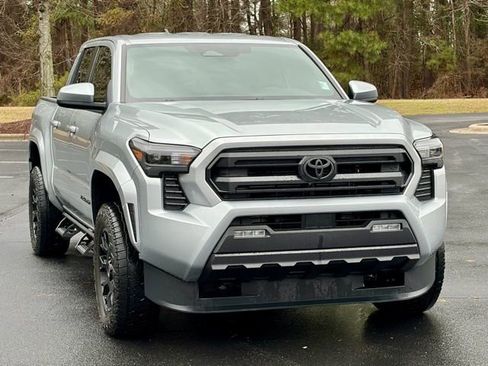 Used 2025 Toyota Tacoma SR5 image 11