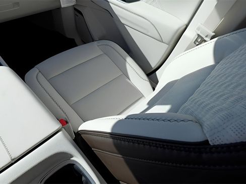 New 2026 GMC Acadia Denali w/ Super Cruise Package image 26