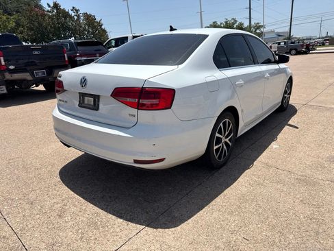 Used 2017 Volkswagen Jetta SE FWD image 7