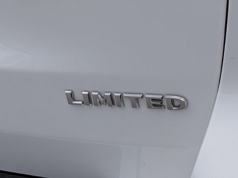 Used 2020 Jeep Grand Cherokee Limited image 10