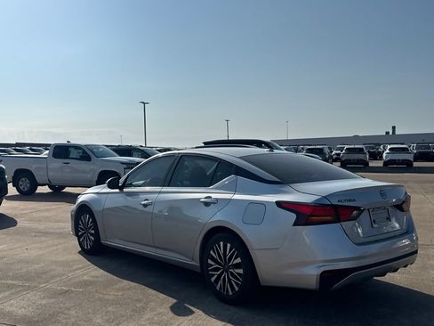 Certified 2023 Nissan Altima 2.5 SV FWD image 15