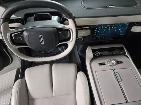 New 2026 Lincoln Navigator Reserve w/ Jet Appearance Package image 17