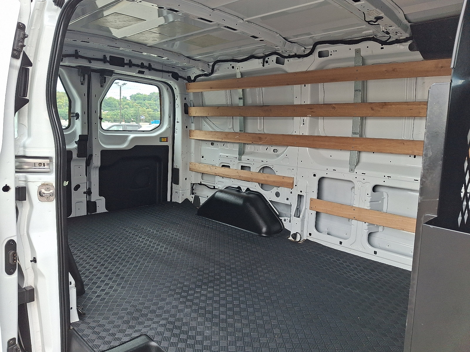 Used 2024 Ford Transit 250 Low Roof AWD w/ Exterior Upgrade Package image 11