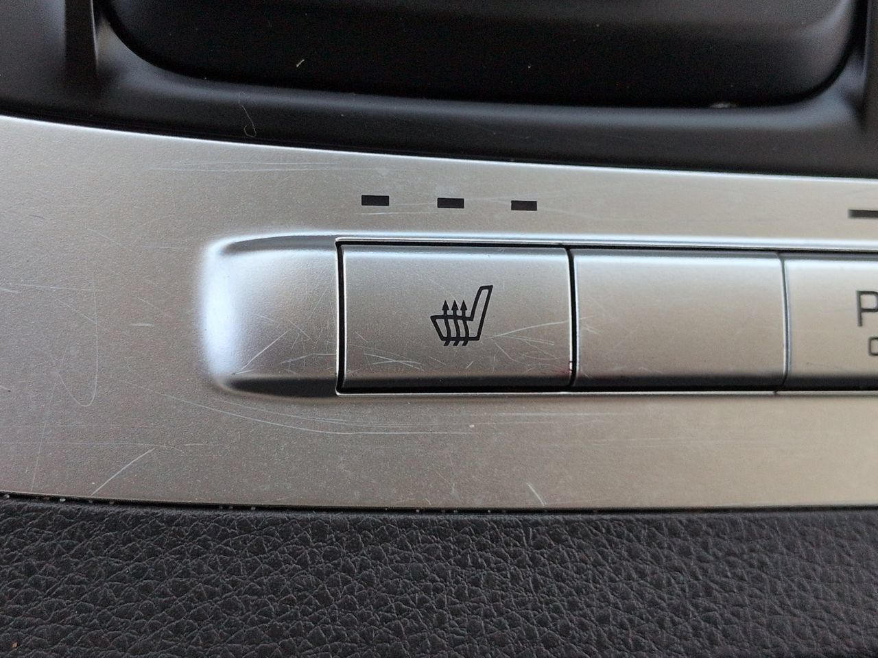 Used 2023 Kia Carnival LX FWD image 23