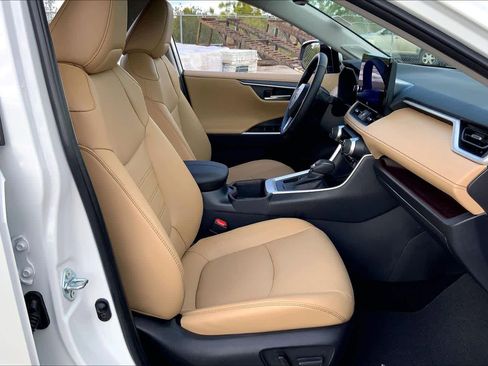 Used 2025 Toyota RAV4 Limited image 8