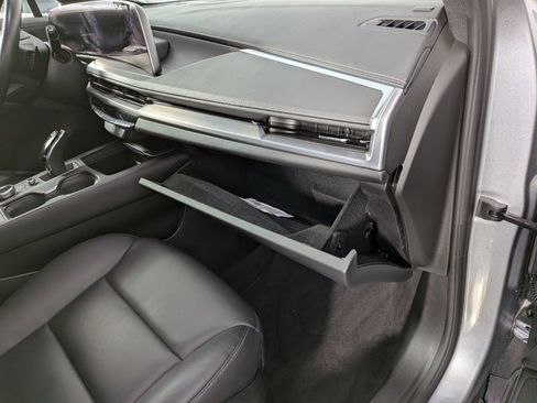 Certified 2025 Cadillac XT4 Premium Luxury image 30