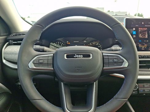 Used 2022 Jeep Compass Latitude w/ Sun and Sound Group AWD/4WD image 19