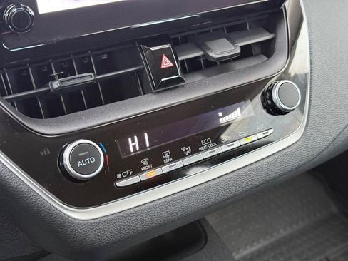 Used 2023 Toyota Corolla LE image 28