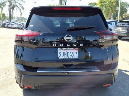 Certified 2025 Nissan Rogue SV FWD image 4