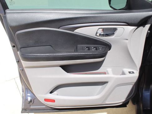 Used 2016 Honda Pilot LX image 12