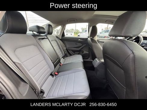 Used 2025 Volkswagen Jetta SE FWD image 14