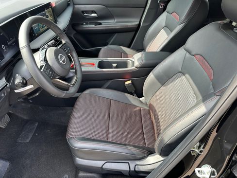 Used 2025 Nissan Kicks SR image 10