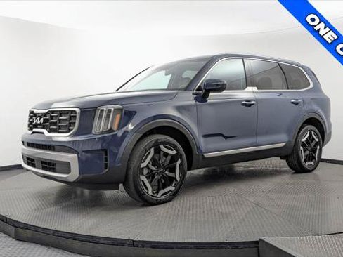 Used 2025 Kia Telluride S FWD image 2