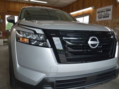 Used 2025 Nissan Pathfinder SV w/ SV Premium Package AWD/4WD image 3