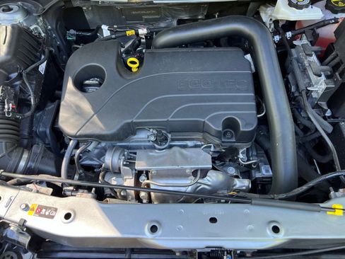 Used 2025 Chevrolet Equinox LT image 29