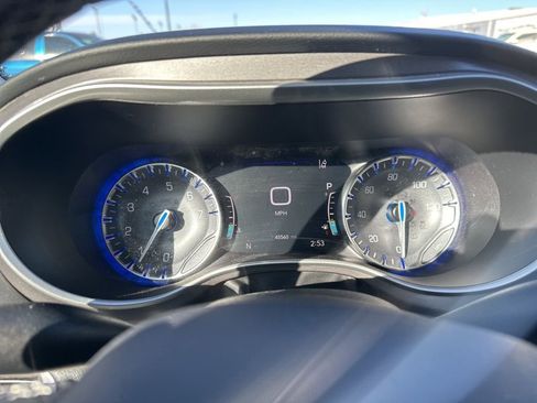 Used 2023 Chrysler Pacifica Touring-L image 12