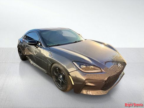 Used 2022 Toyota GR86 RWD image 5