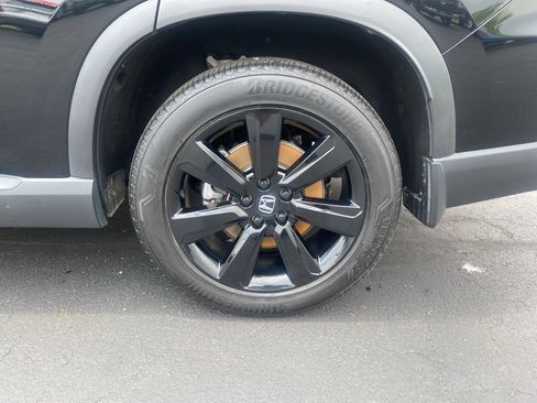 Used 2025 Honda Pilot Black Edition image 17
