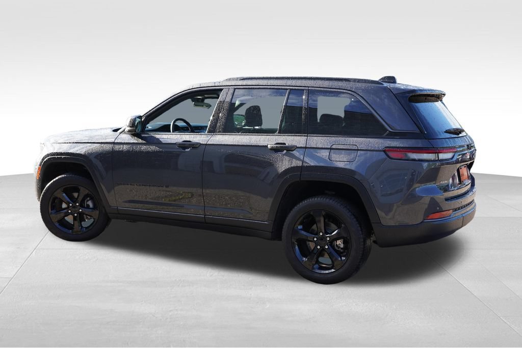 Used 2026 Jeep Grand Cherokee Limited w/ Limited Altitude Package AWD/4WD image 8