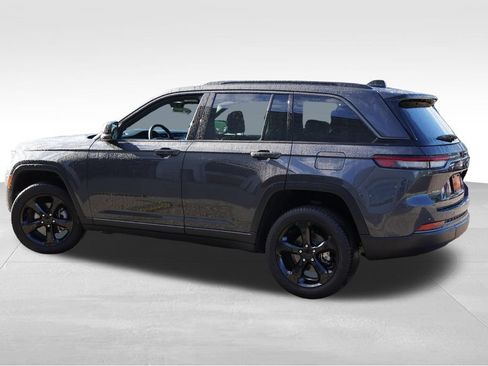 Used 2026 Jeep Grand Cherokee Limited w/ Limited Altitude Package AWD/4WD image 8
