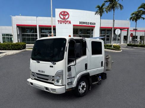 Used 2024 Isuzu NPR 4500 HD RWD image 3
