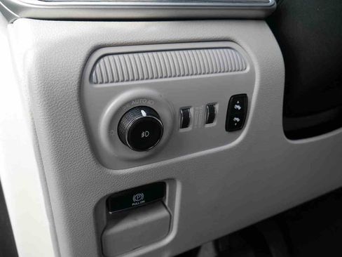 Used 2022 Jeep Wagoneer Series III w/ Flexible Seating Group image 35