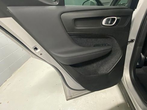 Used 2025 Volvo XC40 B5 Core AWD/4WD image 7