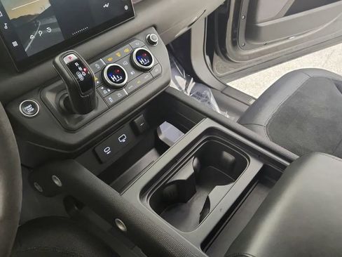 Used 2022 Land Rover Defender 90 V8 image 28