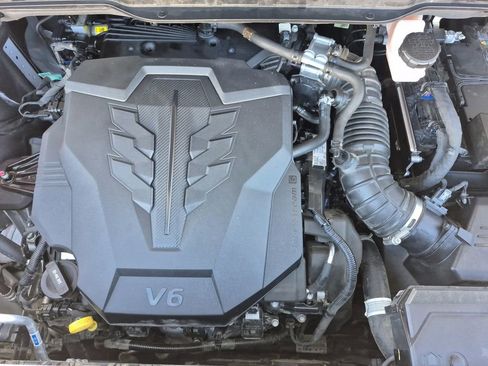 Used 2023 Kia Carnival LX image 19