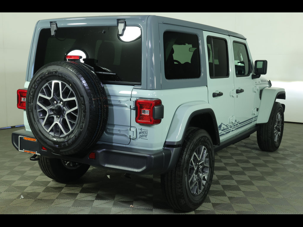 New 2026 Jeep Wrangler Unlimited Sahara w/ Rockslide Package AWD/4WD image 15