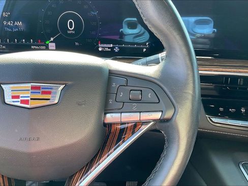 Used 2023 Cadillac Escalade Luxury AWD/4WD image 14