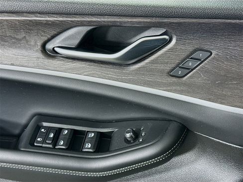 Certified 2025 Jeep Grand Cherokee Limited w/ Black Appearance Package image 23