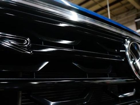 Certified 2025 Volkswagen Atlas Cross Sport SEL Premium R-Line image 85