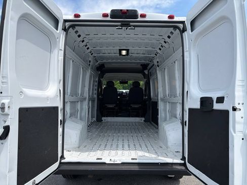 Used 2025 RAM ProMaster 2500 w/ Convenience Group FWD image 10