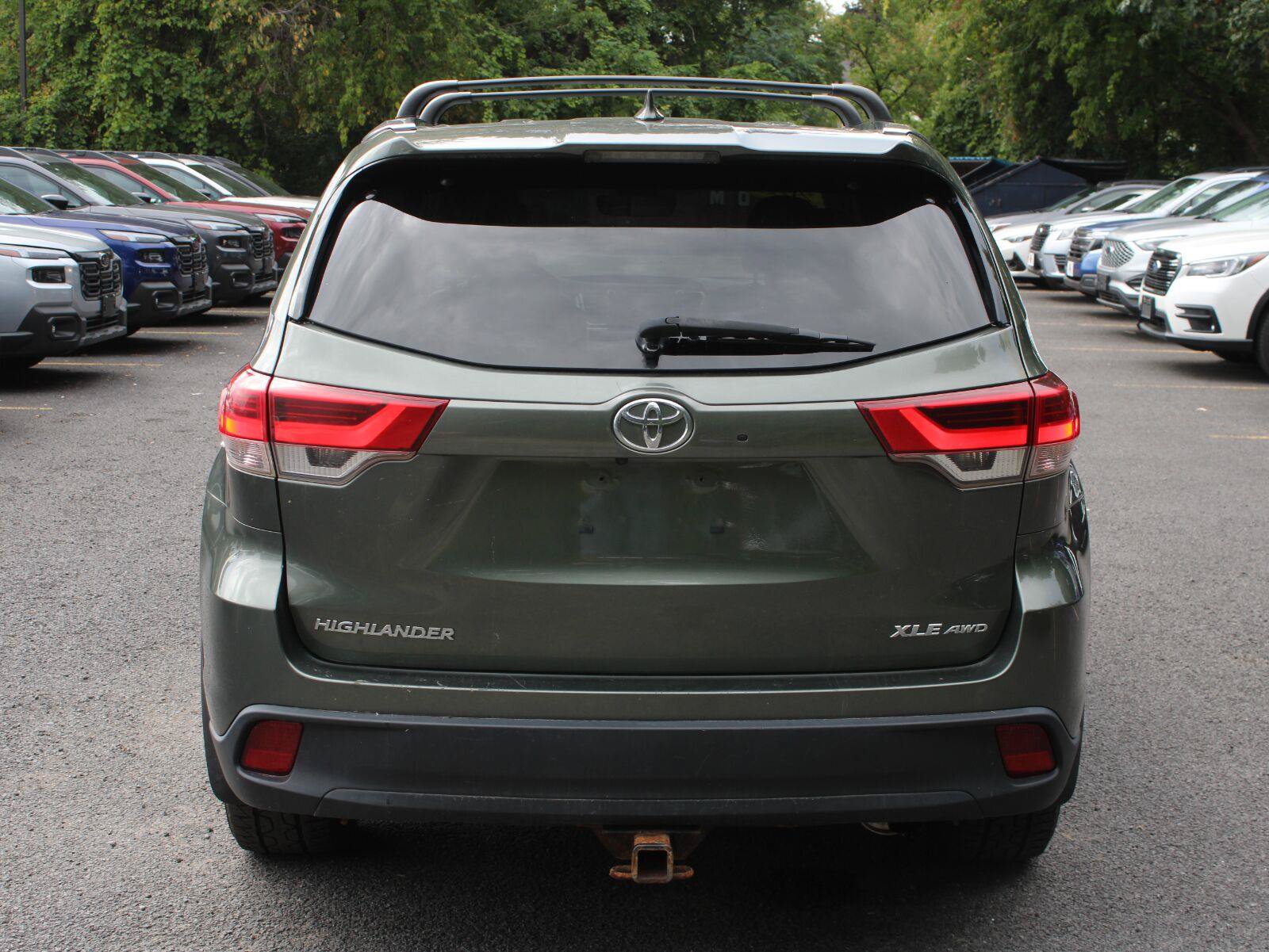 Used 2019 Toyota Highlander XLE AWD/4WD image 6