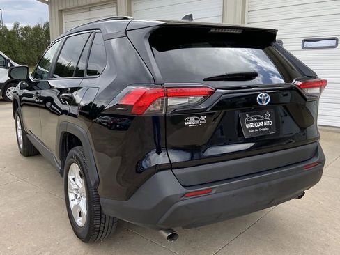 Used 2021 Toyota RAV4 LE AWD/4WD image 5
