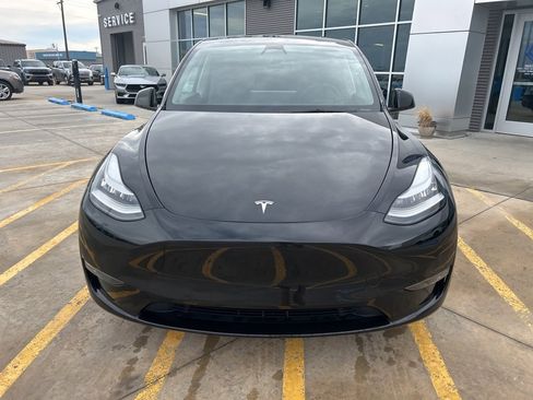 Used 2021 Tesla Model Y Long Range image 8