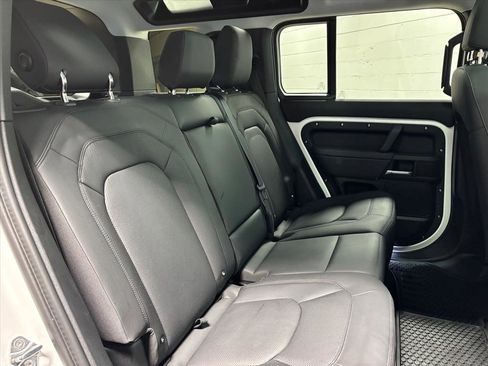 Used 2025 Land Rover Defender 110 S image 39