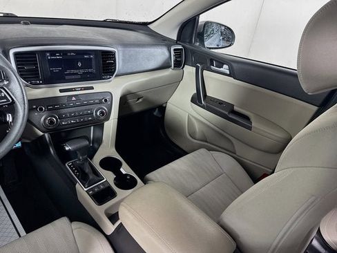 Used 2020 Kia Sportage LX image 18