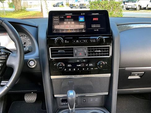 Used 2022 Nissan Armada SV w/ SV Appearance Package image 9