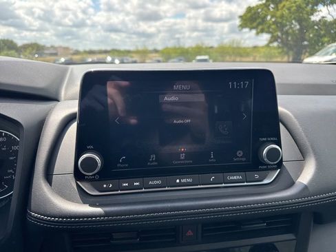 Used 2024 Nissan Rogue S image 16