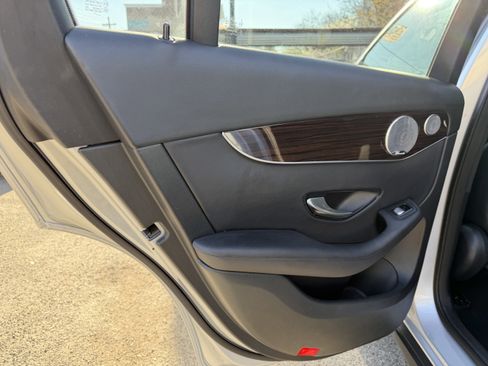 Used 2020 Mercedes-Benz GLC 300 4MATIC image 39