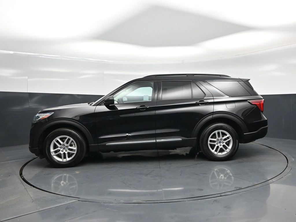Used 2025 Ford Explorer Active AWD/4WD image 29