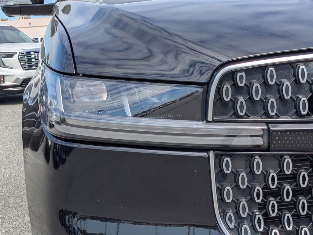 Used 2025 Lincoln Navigator Reserve AWD/4WD image 10