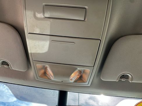 Used 2019 Dodge Grand Caravan SE w/ UConnect Hands-Free Group image 17