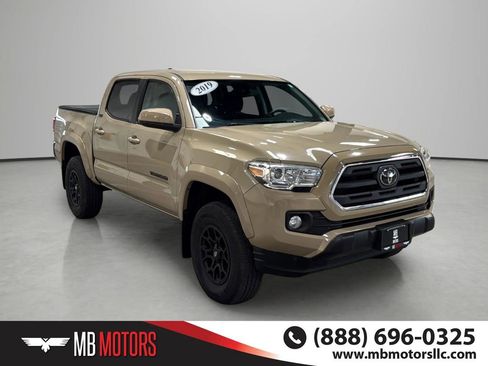Used 2019 Toyota Tacoma SR5 AWD/4WD image 2