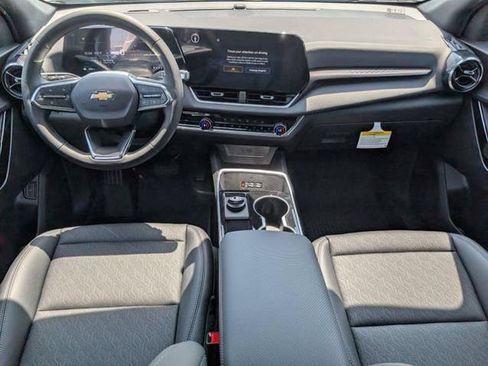 New 2026 Chevrolet Equinox LT w/ Convenience Package II FWD image 7