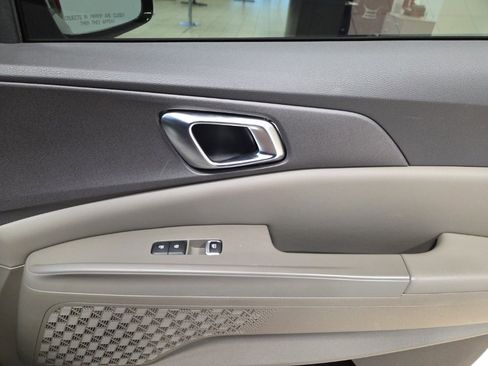 Used 2025 Kia Carnival SX image 21